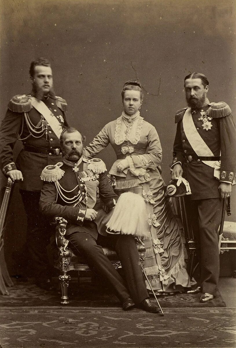 Александр 2 романов фото Файл:Grand Duke Alexei, Tsar Alexander II, Grand Duchess Maria Alexandrovnsa, Pr
