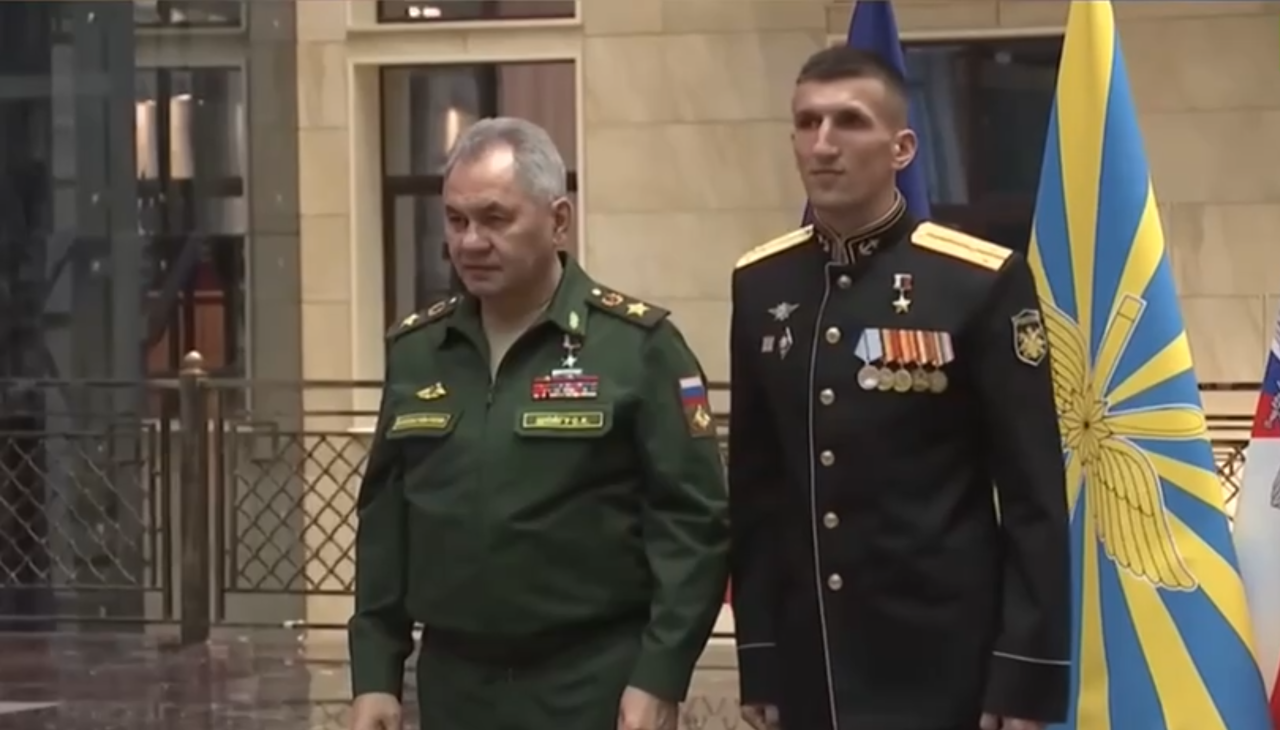 Александр данилов герой россии фото Российским офицерам вручили медали "Золотая Звезда" ::Первый Севастопольский