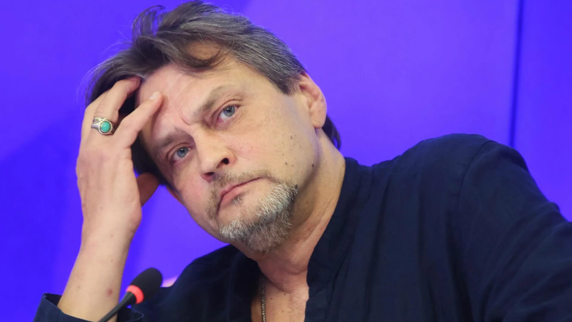 Александр домогаров фото В Театре Моссовета заявили, что Домогаров сам попросил снять его с роли - РИА Но