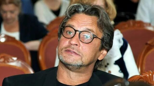 Александр домогаров фото сегодня Александр Домогаров объявил об уходе из театра Моссовета