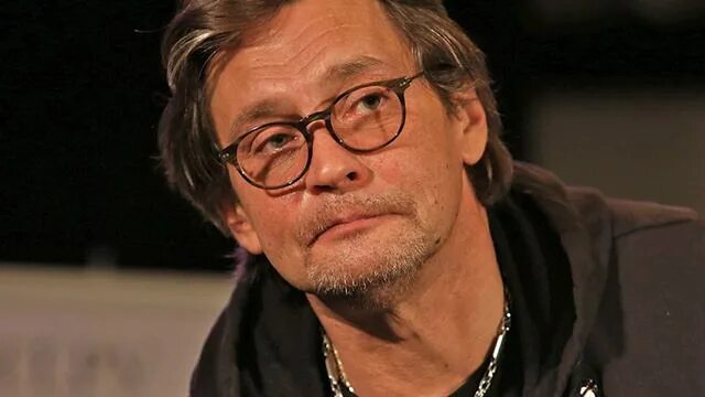 Александр домогаров фото сегодня "Я старпер!" Александр Домогаров поразил фанатов - время пришло: пора смириться.