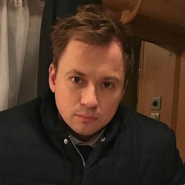 Александр гайдулян фото Звезда сериала "СашаТаня" Андрей Гайдулян публично объявил камчатских зрителей "