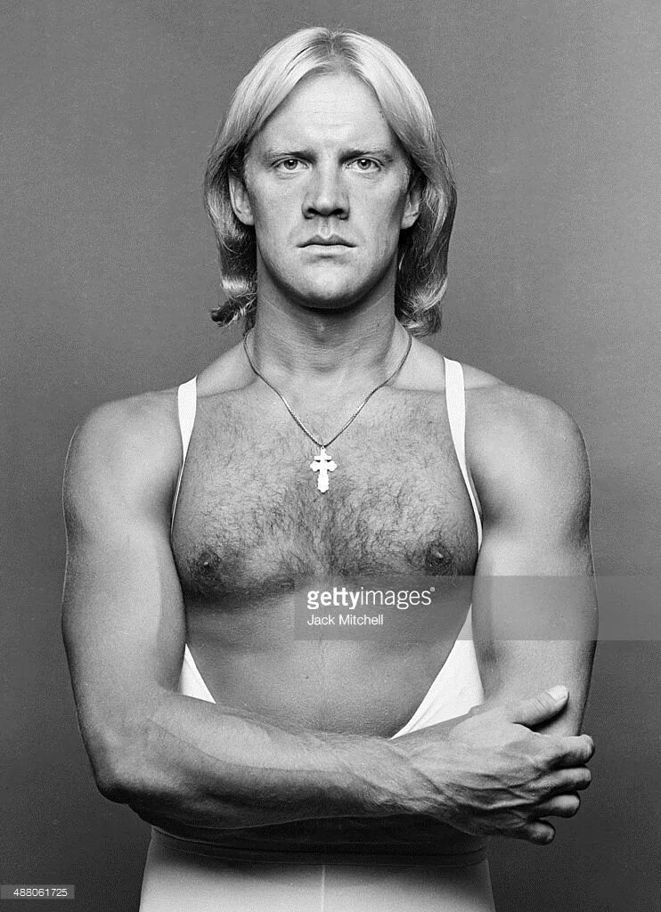 Александр годунов фото Dancer Alexander Godunov photographed in New York City in 1981. Alexander goduno