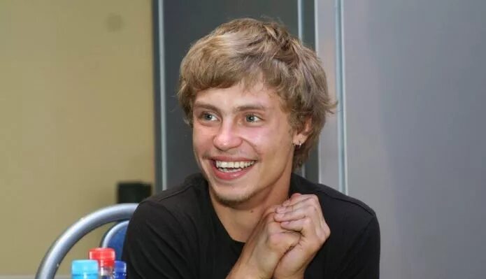 Александр головин актер фото Жизнь молодого и гениального актера Александра Головина Александр Головин - офиц