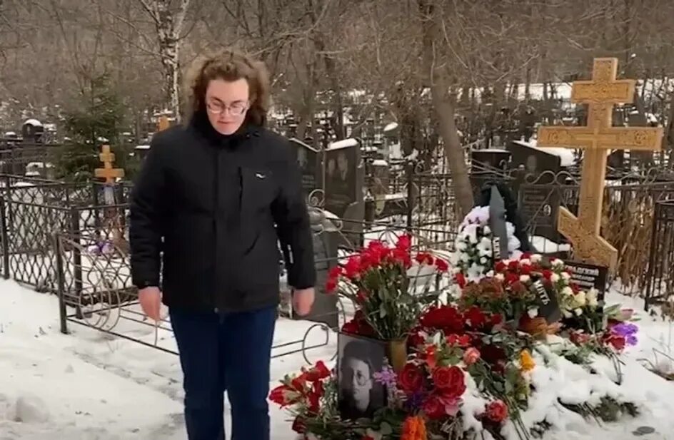 Александр горшков могила фото Двойник Градского замечен у могилы мэтра в годовщину его смерти