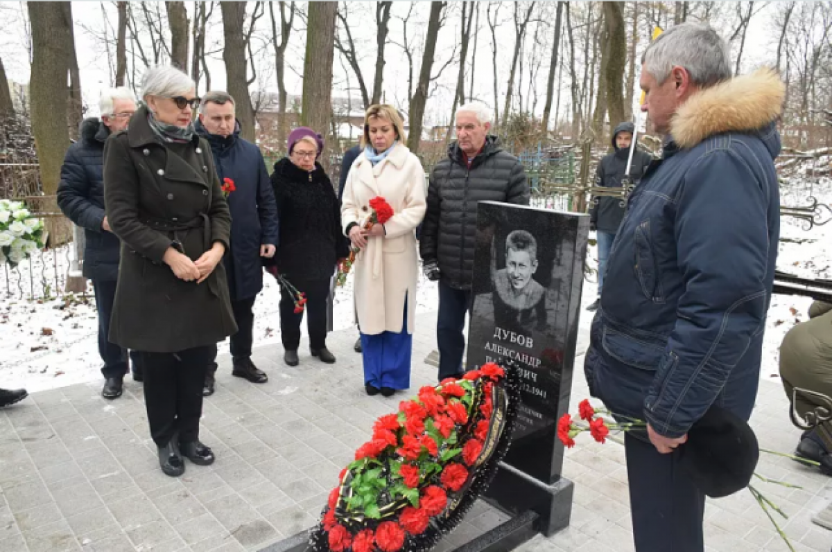 Александр горшков могила фото На Всехсвятском кладбище в Туле появились памятники героям-комсомольцам АиФ Тула