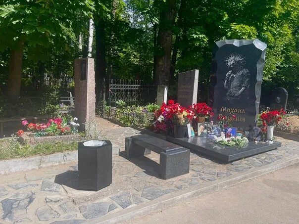 Александр горшков могила фото Всем привет! Реставрационные работы на могиле Михаила на Богословском кладбище з