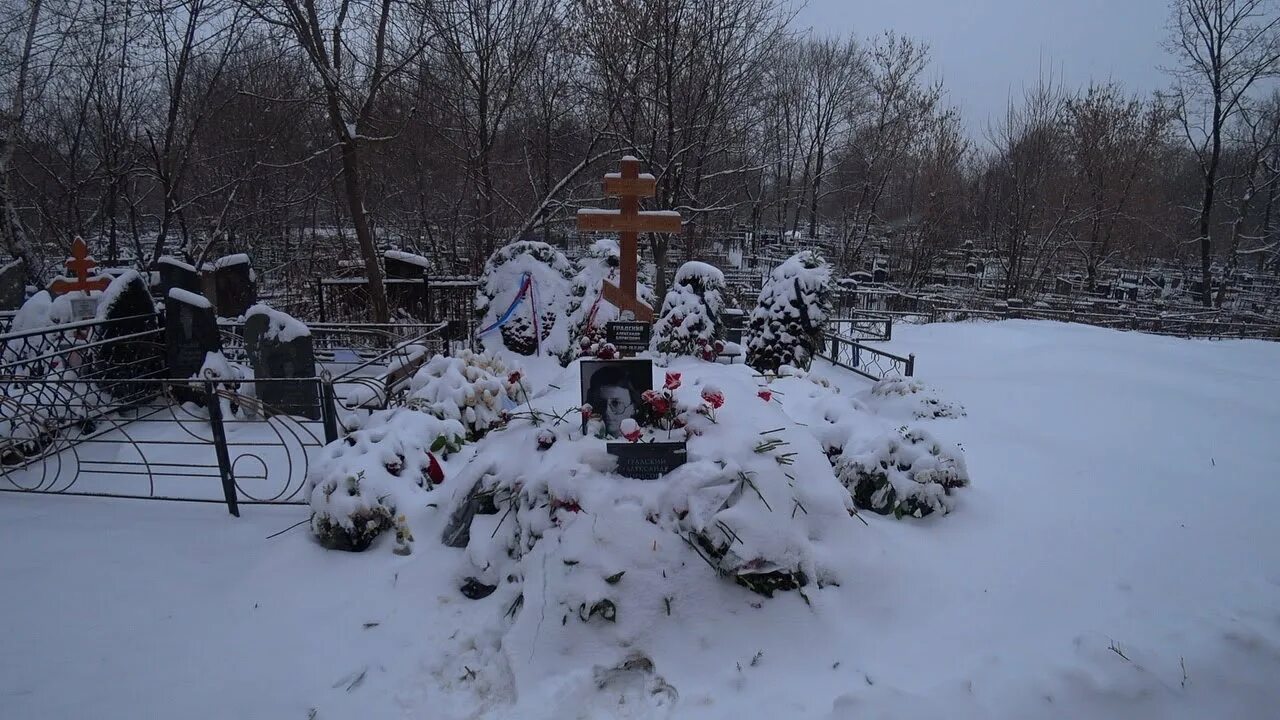 Александр градский могила фото МОГИЛА ГРАДСКОГО АЛЕКСАНДРА БОРИСОВИЧА НА ВАГАНЬКОВСКОМ КЛАДБИЩЕ МОСКВЫ, СПУСТЯ 