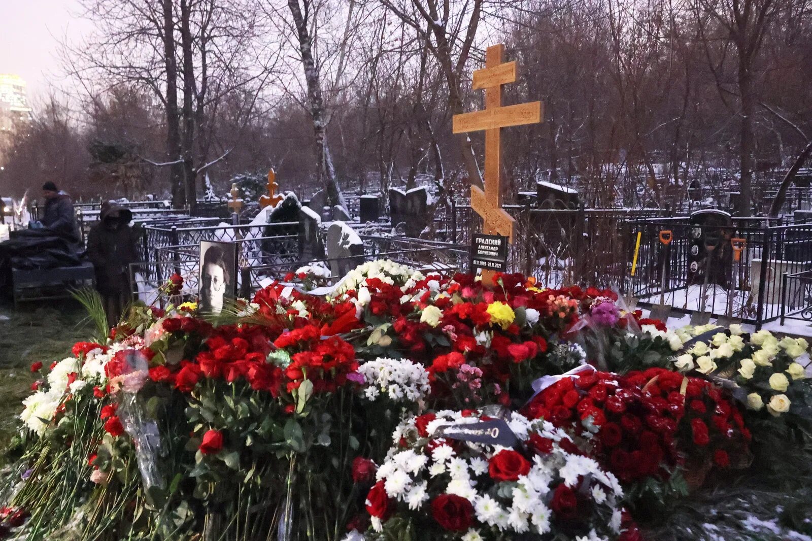 Александр градский могила фото На каком кладбище похоронен градский