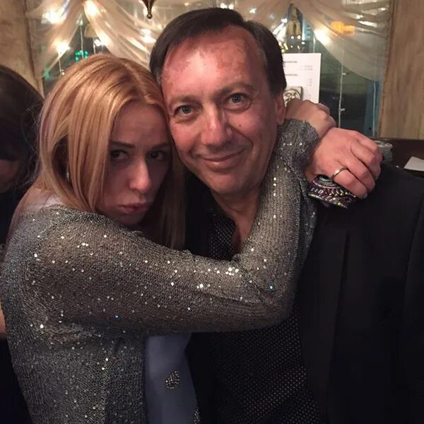 Александр иратов и алена апина фото Алена Апина показала редкое фото с подросшей дочерью, рожденной суррогатной мате