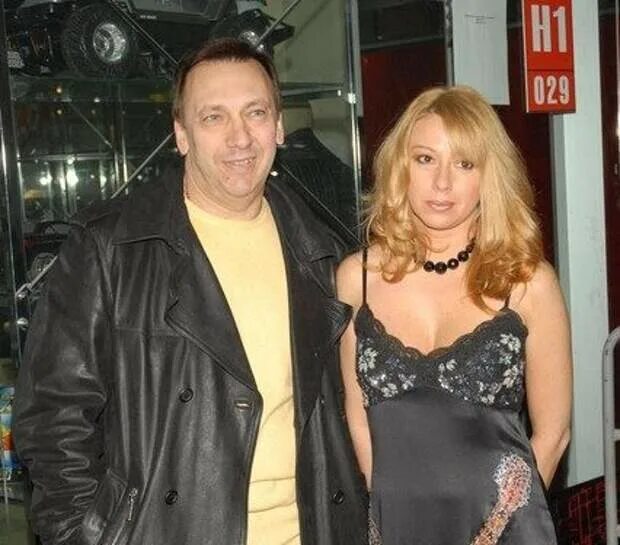 Александр иратов и алена апина фото Алена Апина впервые об изменах мужа: "Он гулял на стороне, а я делала вид, что н