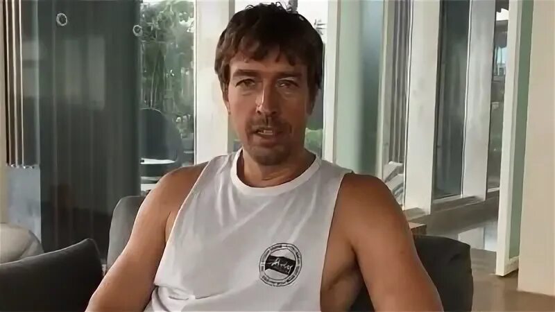 Александр кириллов фото Александр Кириллов, известный как секс-тренер Алекс Лесли, фигурирует на сайте "