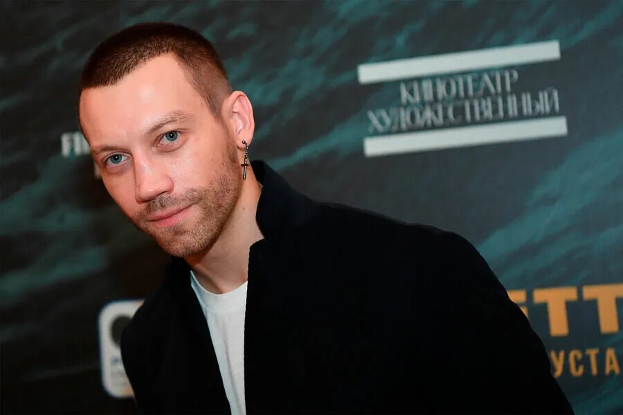 Александр кузнецов актер фото Актер "Содержанок" Кузнецов рассказал, как соврал о съемках, чтобы избежать моби