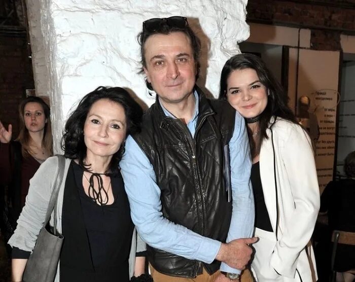 Александр лазарев жена фото Почему актёр Александр Лазарев-младши тайно обвенчался через 30 лет совместный ж