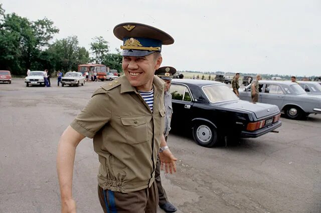 Александр лебедь фото Генерал - губернатор. Александр Лебедь жил и умер как десантник Аргументы и Факт