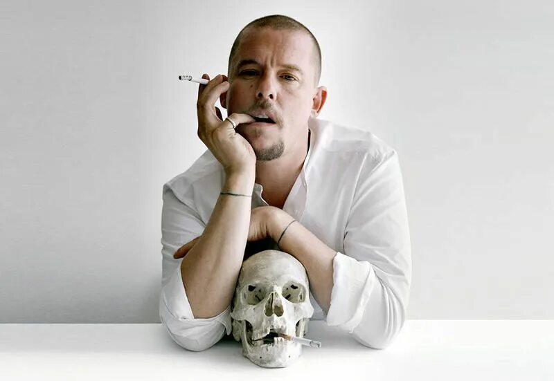 Александр маккуин фото Alexander McQueen, la biografia essenziale di un rivoluzionario in stile ancient