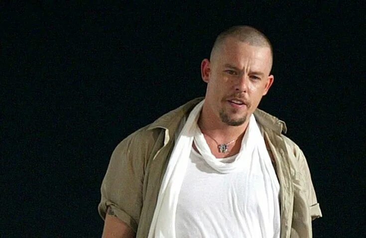 Александр маккуин фото #4 Alexander McQueen: Born: 1969-03-16 - Died: 2010-02-11 McQueen was a British 