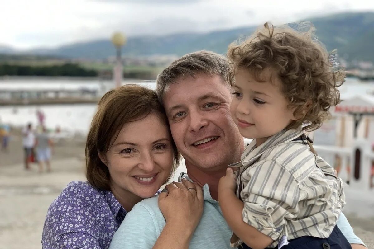 Александр макогон дети фото Анна Банщикова ради киносъемок переодела дочь в сына - МК