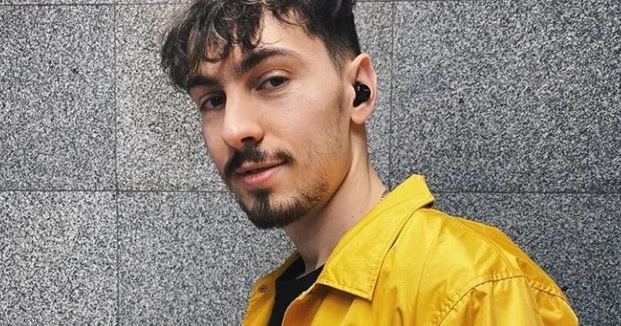 Александр ваш фото Саша Ваш о работе на Comedy Club: "Если шутку выбирали лучшей за день, то платил