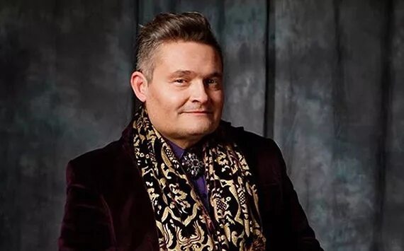 Александр васильев фото Историк моды Александр Васильев получил в подарок 13 платьев из личного гардероб