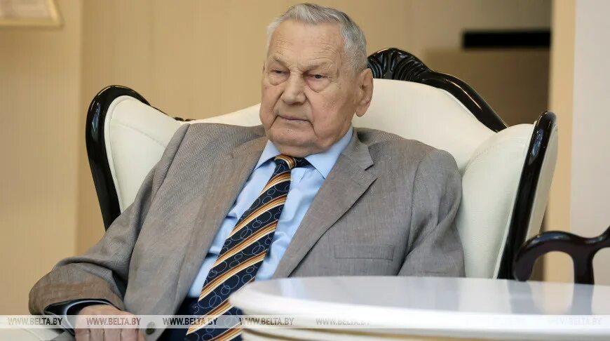 Александр васильевич медведь фото Александру Медведю 85. В ратуше прошла церемония чествования легендарного олимпи