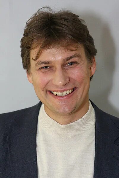 Александр волков актер фото одноклассники Ради жены и свекрови стал актером": Александр Волков - звезда сериалов "Возвраще