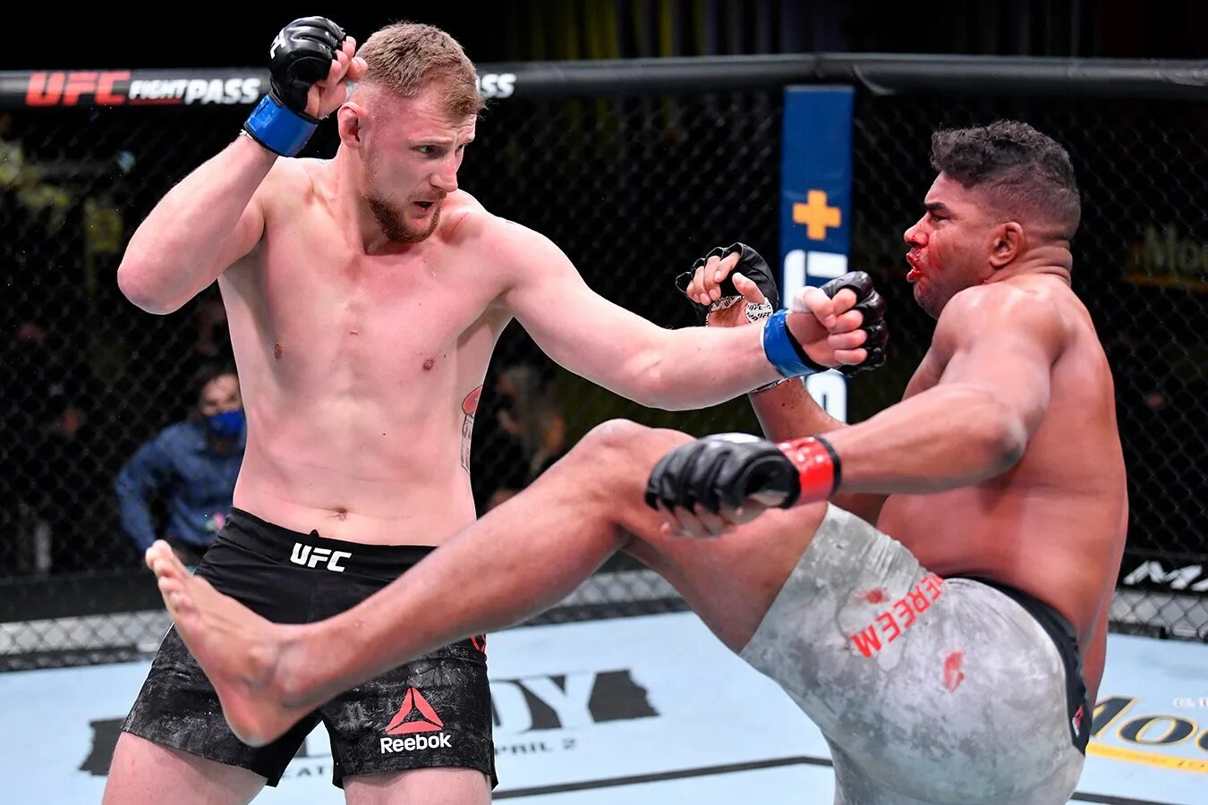 Александр волков сейчас фото Александр Волков - Алистар Оверим, видео нокаута, UFC Fight Night 184 - Чемпиона