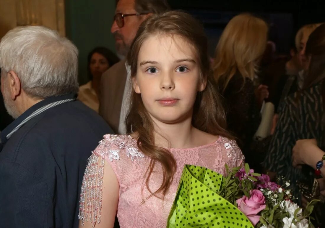 Александр волохов дочь фото Единственная дочь Александра Абдулова выросла копией отца WOMAN