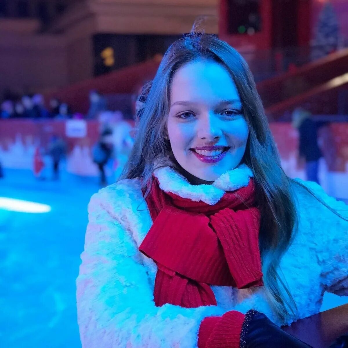 Александр волохов дочь фото 18-летняя дочь Александра Асташенка от жены, которая старше его на 14 лет Черешн
