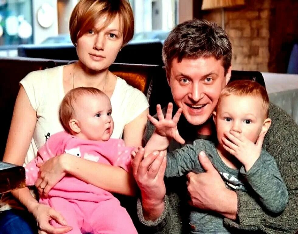 Александр волохов семья фото Александр Макогон. С кем обрёл долгожданное счастье экранный муж главной "Ищейки