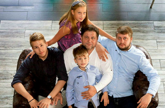 Александр волохов жена дети фото Как выглядят жёны и дети талантливого актёра Александра Самойленко Интересное со