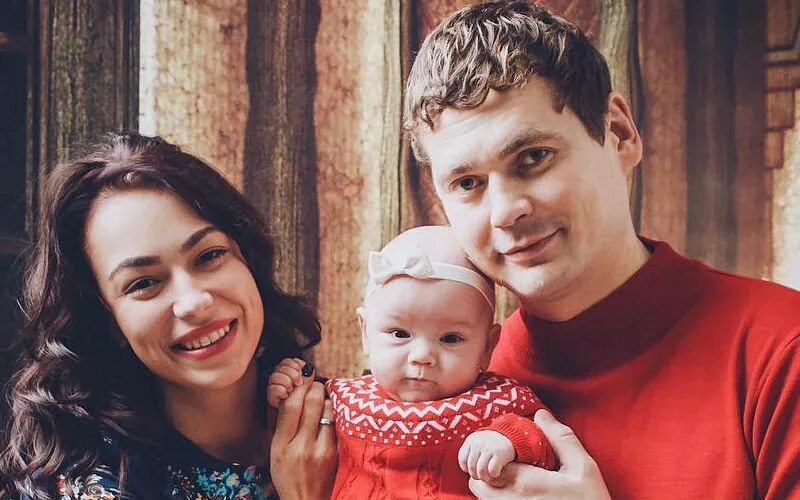 Александр волохов жена дети фото Ушел от жены с тремя детьми к молодой актрисе: с кем счастлив Александр Пашков Ж