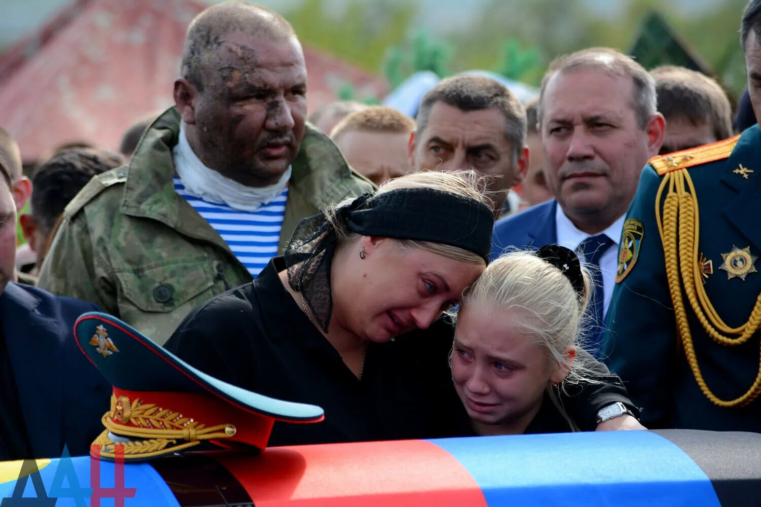 Александр захарченко фото Zakharchenko ends 42-year journey with burial at Dontesk Sea cemetery - Society 