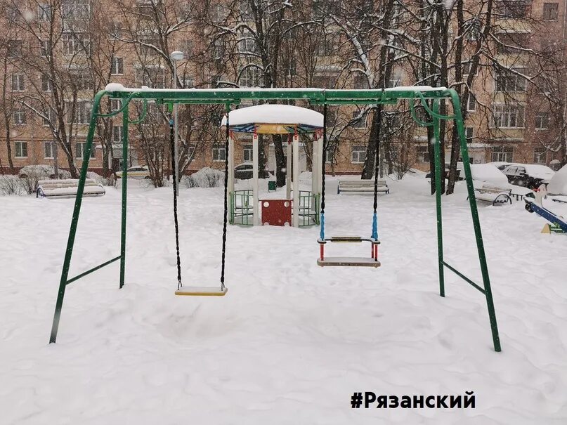 Качели во дворе фото На детской площадке на Саратовской отремонтировали качели "гнездо" Специалисты к