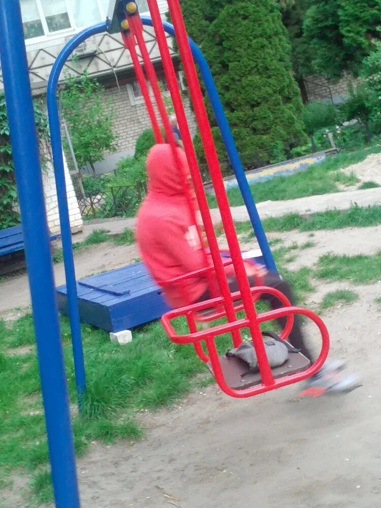 Качели во дворе фото Создать мем "детские качели, качели во дворе, детская площадка во дворе качели" 