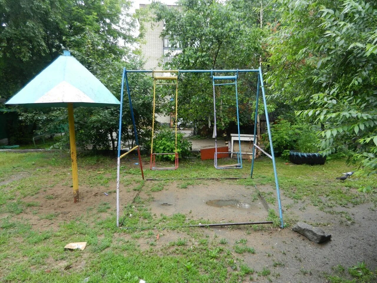 Качели во дворе фото Уссурийск (слобода, качели,дворики) 2012 - Romkaq.Ru/Forum- Гайды Вов Легион, би