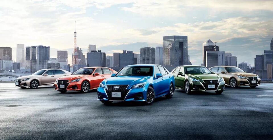 Качественное фото авто Toyota Crown 2016 модельного года, обновлённый флагманский седан - DRIVE2