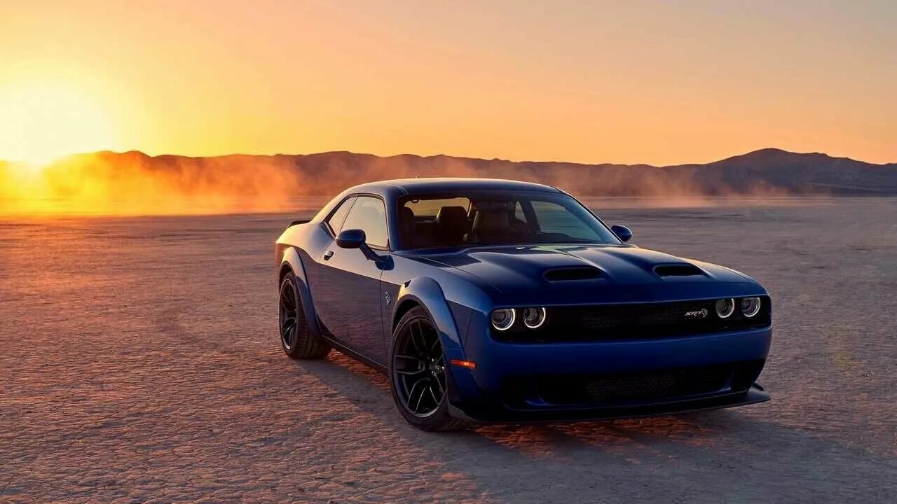 Качественное фото авто Картина на холсте 60x110 Альянс Лес "Dodge challenger hellcat srt" на подрамнике