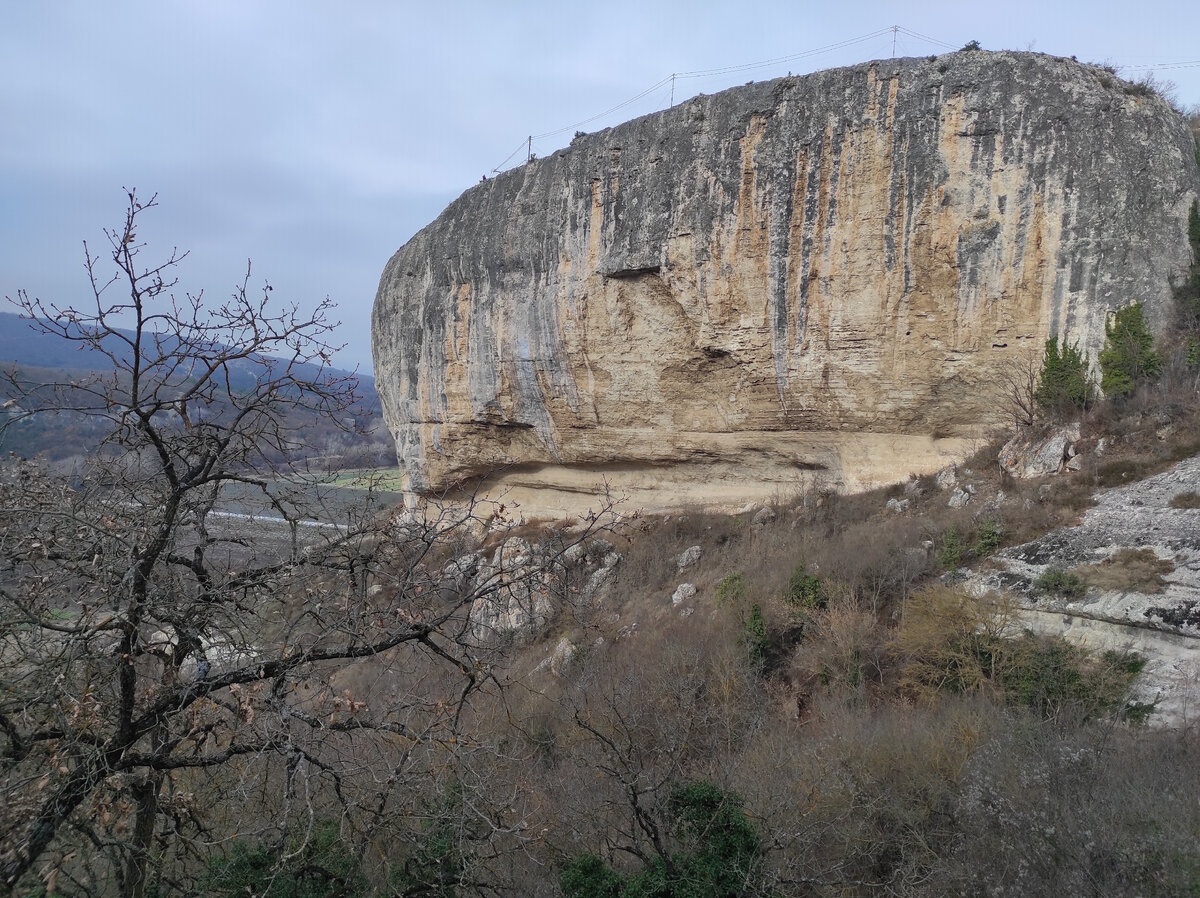 Качи кальон в крыму фото Пещерный город Качи-Кальон в Крыму. Одна из лучших смотровых Бахчисарайского рай
