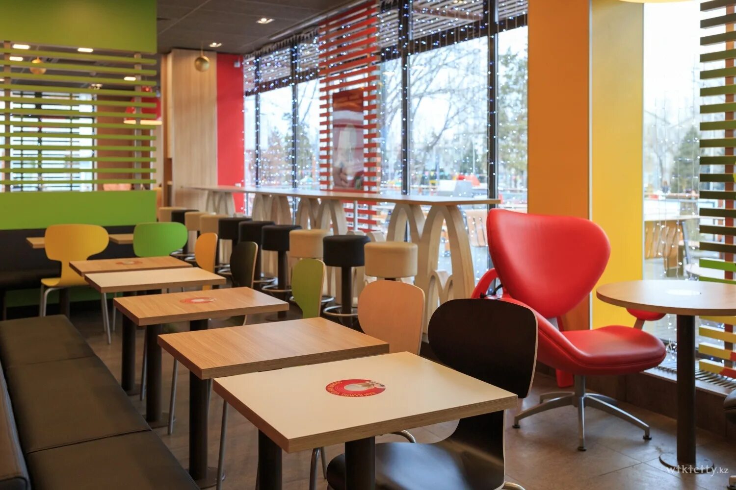 Кафе быстрого питания фото Фотография "McDonalds" Almaty