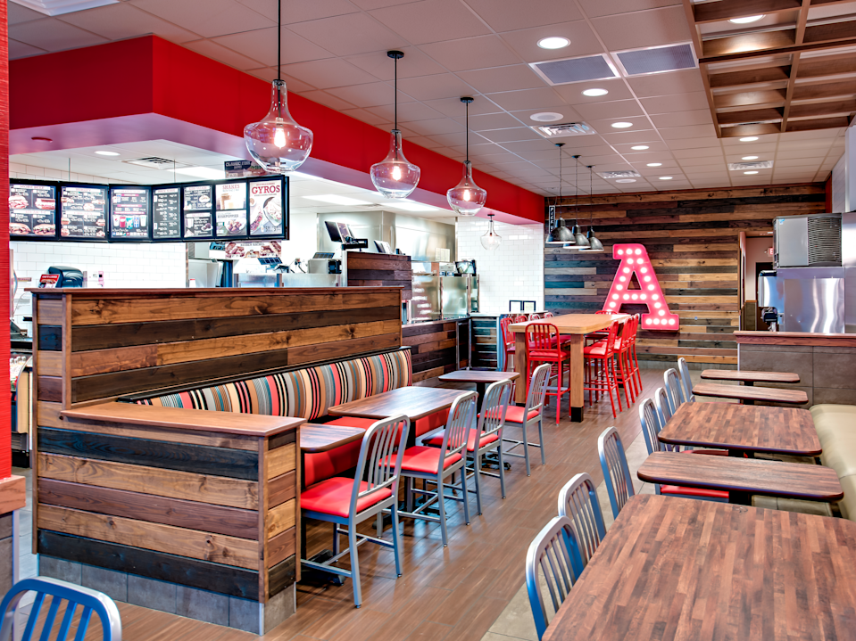 Кафе быстрого питания фото The biggest restaurant brands are investing billions on something that isn't foo