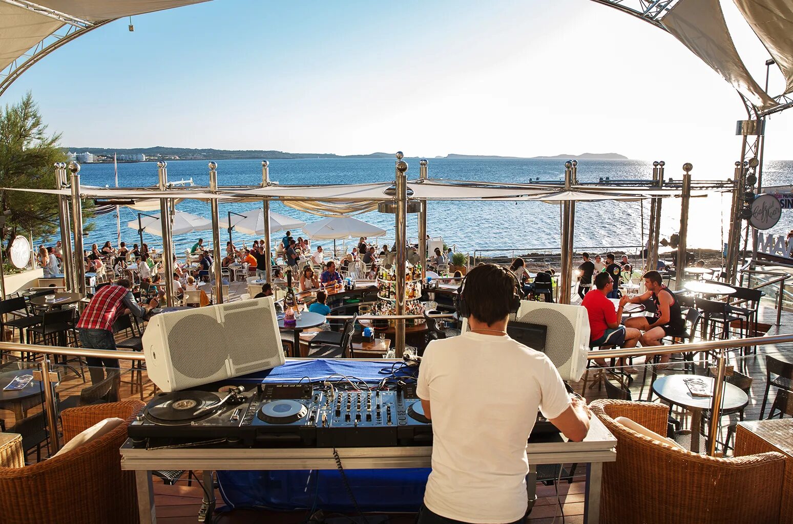 Кафе дель мар фото Ibizan Beach Clubs May Not Be Clubs at All Thanks to New Legislation Billboard