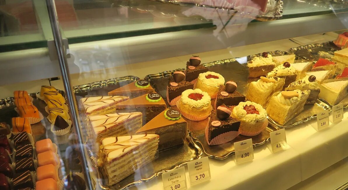 Кафе кондитерская demel кольмаркт 14 вена фото Кондитерская Демель в Вене: Сладкие легенды Торты, конфеты, пироги iberia-restau