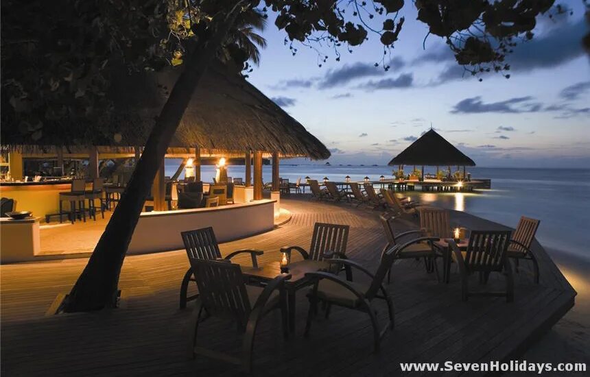 Кафе на пляже фото Seven Holidays - Angsana Ihuru