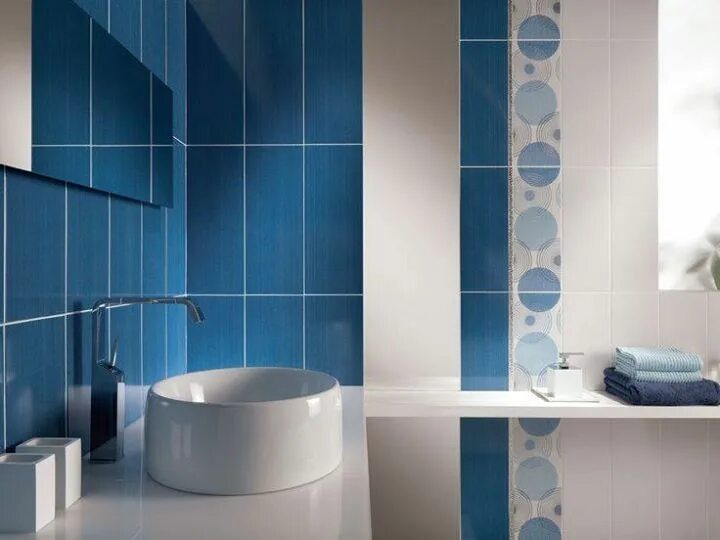 Кафель для ванной комнаты фото Blue Bathroom Decor with #HelvexbyDesigners 'Perlage' and #Cerdisa Tiles