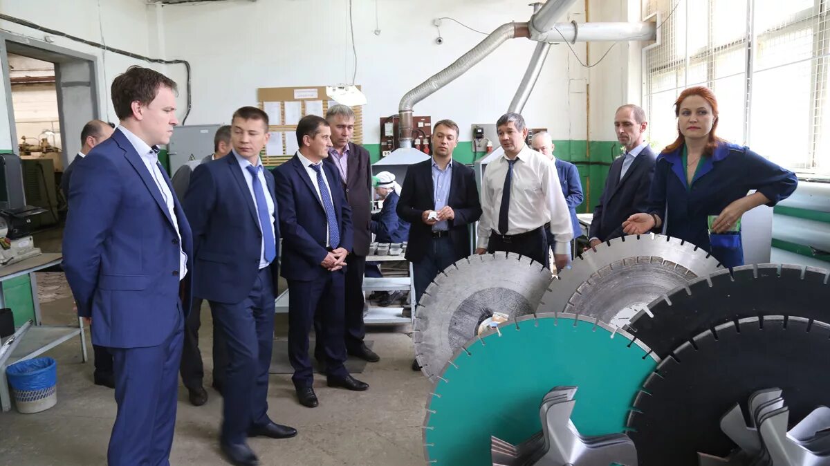 Канашская оснастка Посещение Канашского завода технологической оснастки делегацией Дорожная техника