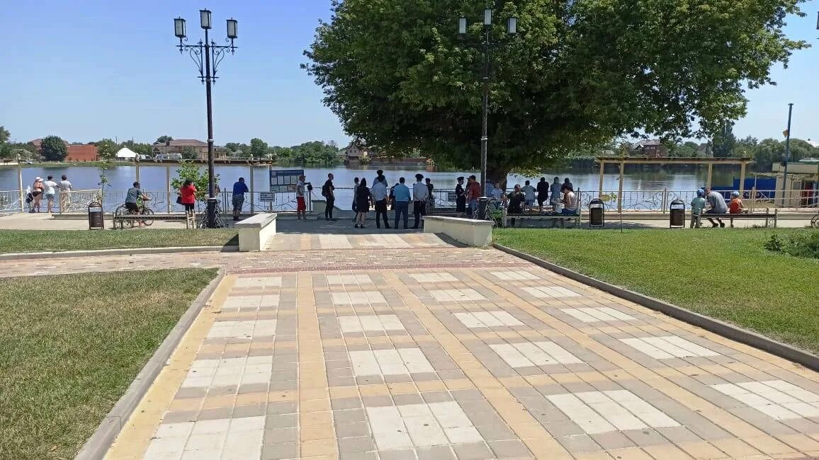 Каневская набережная фото Спасатели обнаружили тело ребёнка, утонувшего на пляже в Каневской - Газета "Кан