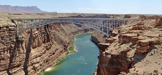 Каньон реки колорадо фото Boats Passing Below Marble Canyon Navajo Bridges 0659 Grand canyon national park