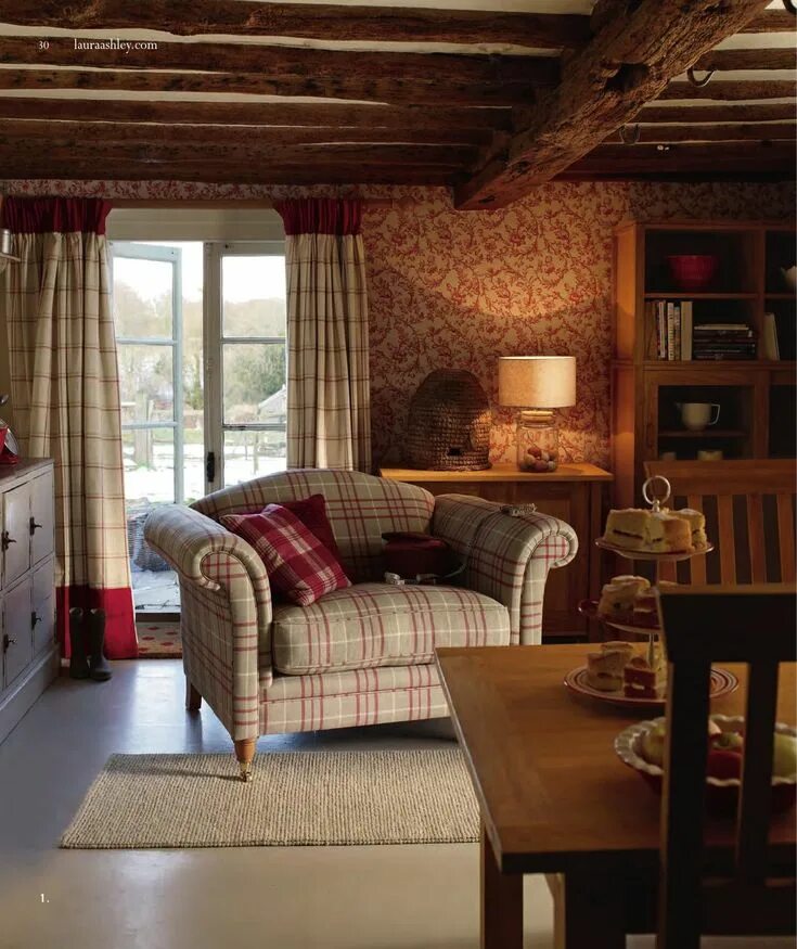 Кантри стиль в интерьере дачи Laura Ashley Home Autumn Winter 2013 Cottage living rooms, Cottage living, Count