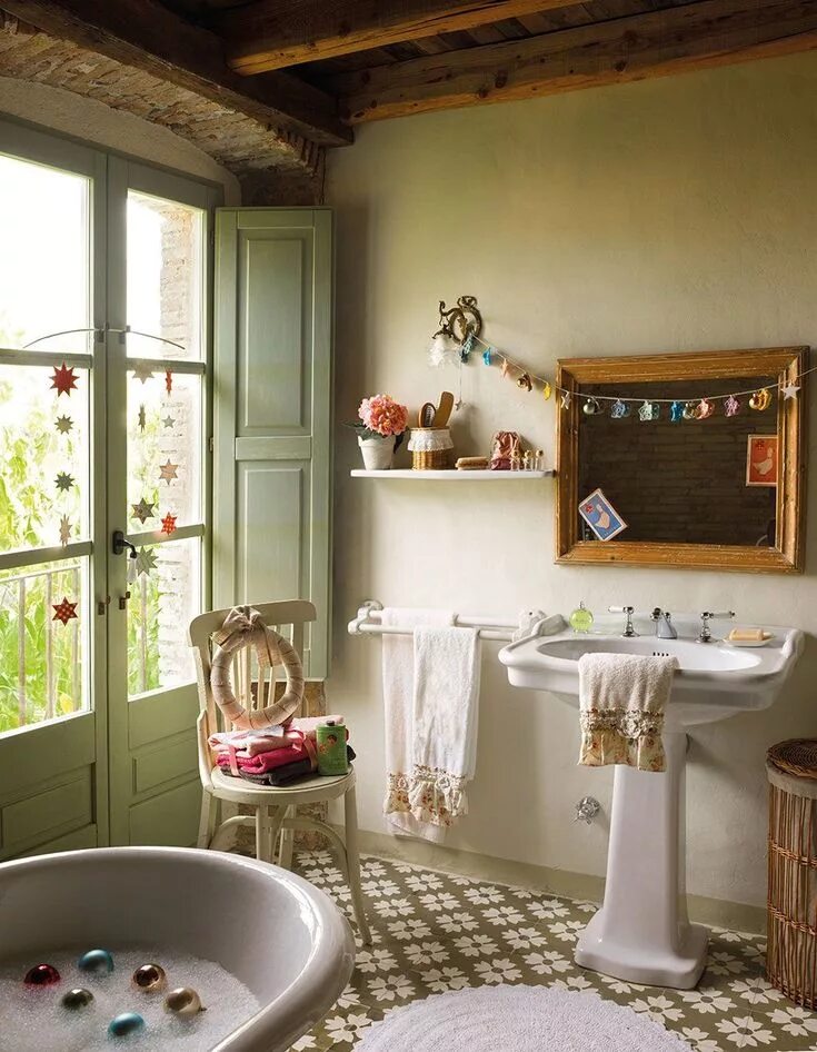 Кантри в интерьере ванны An old farmhouse in Spain that is inspired by Christmas traditions Decoración de